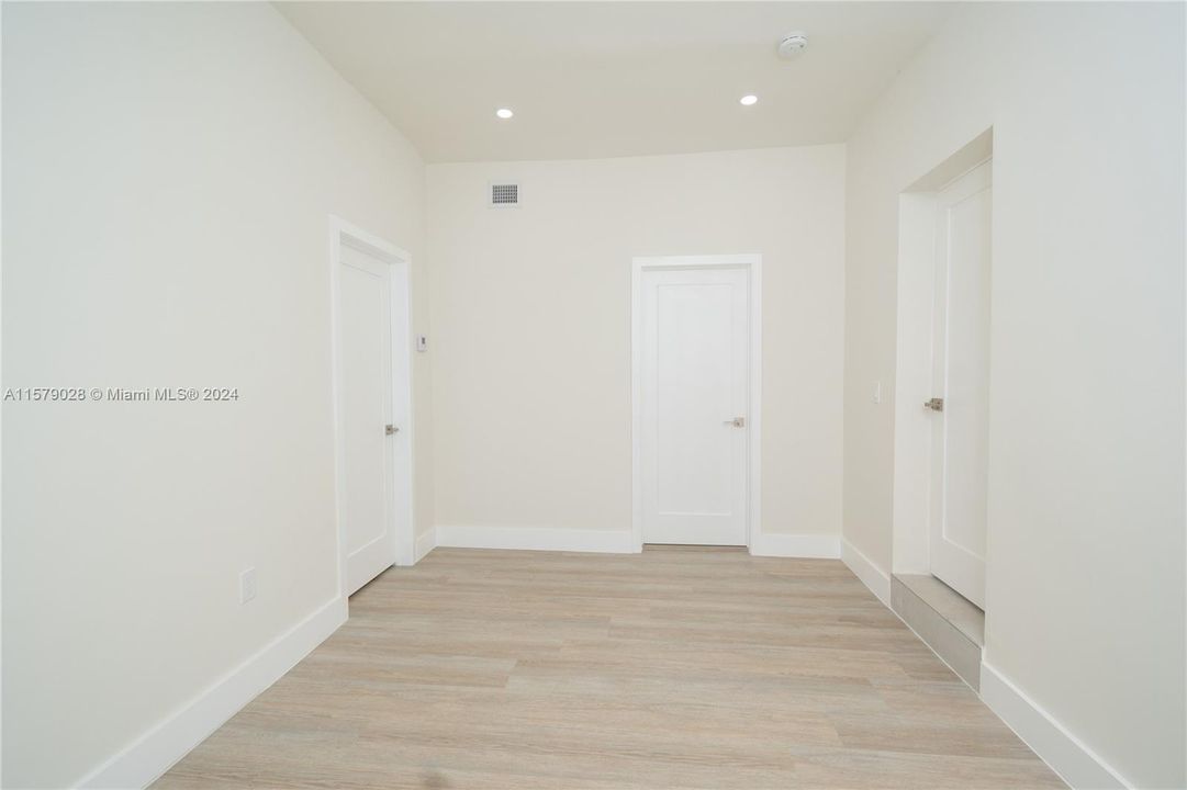 Active With Contract: $4,500 (3 beds, 2 baths, 1585 Square Feet)