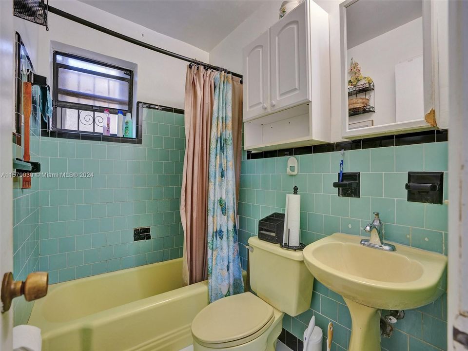 For Sale: $385,000 (3 beds, 1 baths, 1310 Square Feet)