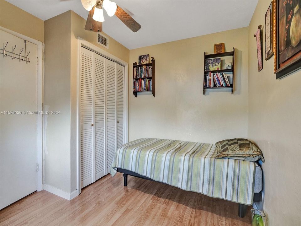 For Sale: $385,000 (3 beds, 1 baths, 1310 Square Feet)