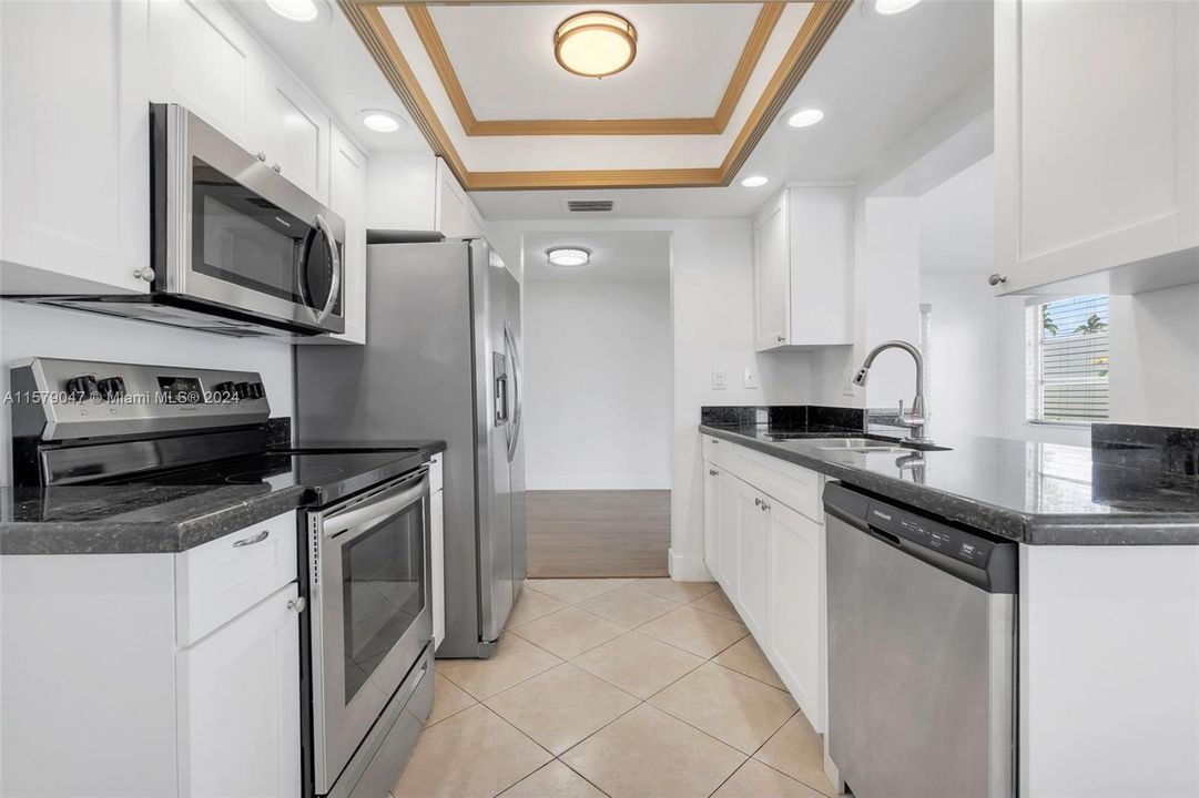 For Sale: $299,999 (2 beds, 2 baths, 1268 Square Feet)