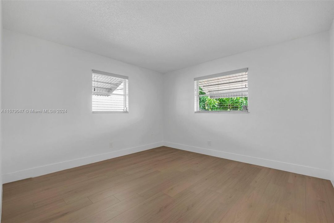 For Sale: $299,999 (2 beds, 2 baths, 1268 Square Feet)
