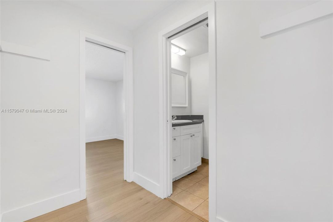 For Sale: $325,000 (2 beds, 2 baths, 1268 Square Feet)