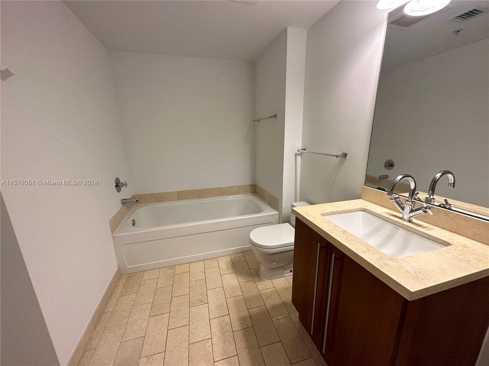 For Rent: $3,000 (1 beds, 1 baths, 707 Square Feet)