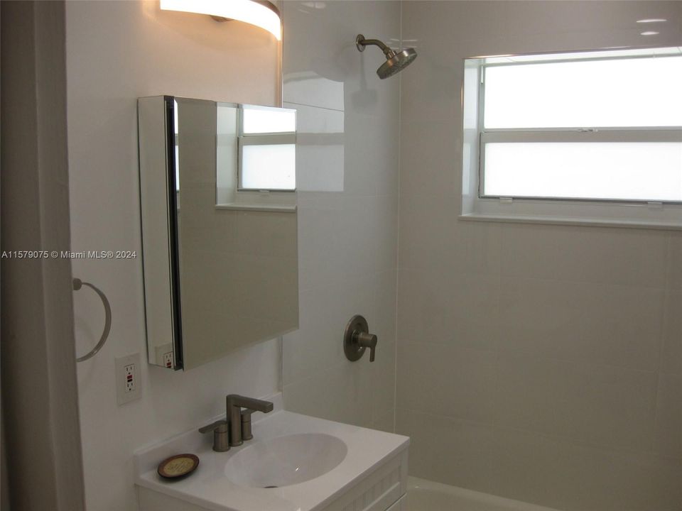 Недавно арендовано: $2,700 (3 спален, 1 ванн, 1216 Квадратных фут)