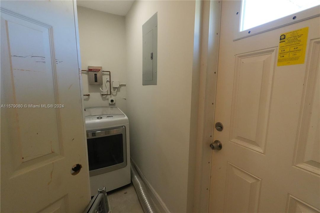 For Rent: $3,750 (4 beds, 2 baths, 1652 Square Feet)