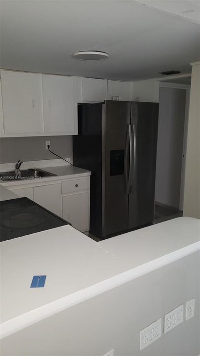 For Sale: $269,000 (1 beds, 1 baths, 616 Square Feet)