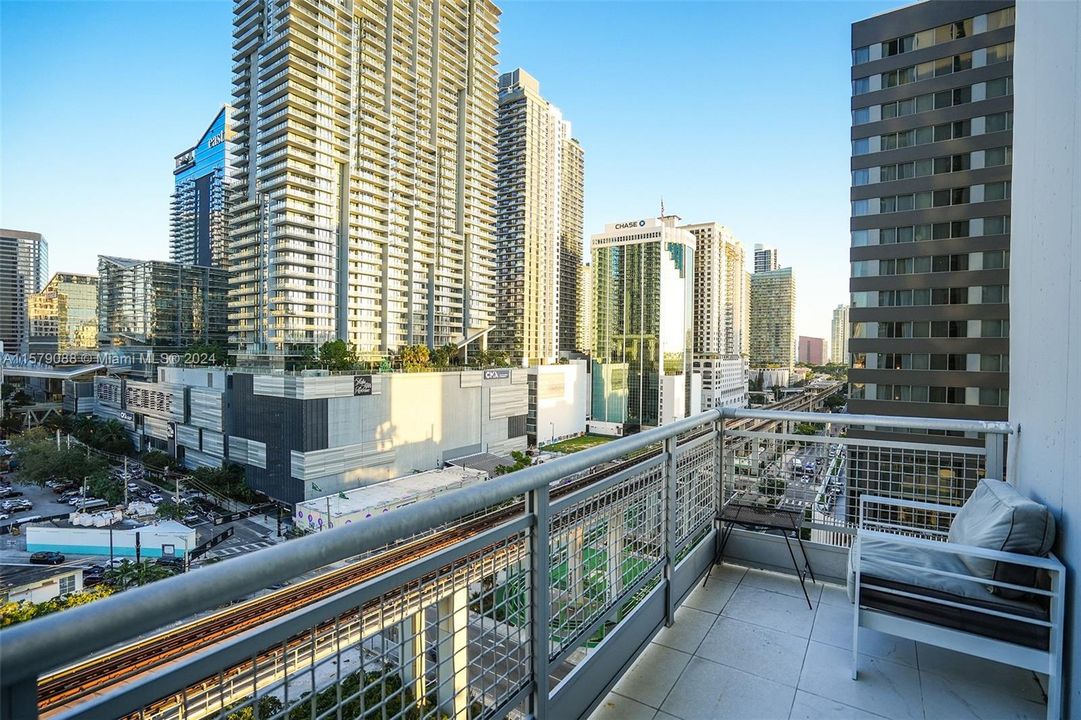 Active With Contract: $2,995 (1 beds, 1 baths, 795 Square Feet)