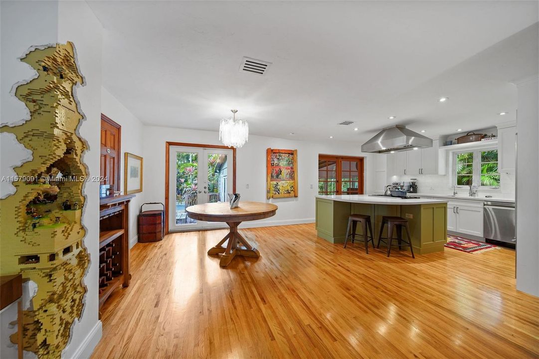 Active With Contract: $1,600,000 (3 beds, 2 baths, 1590 Square Feet)