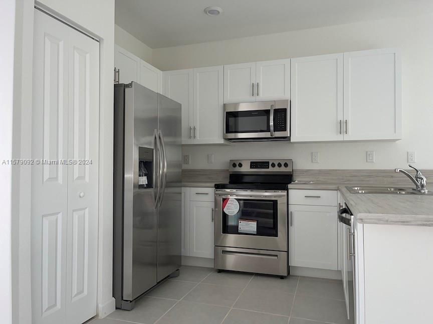 For Rent: $2,700 (3 beds, 2 baths, 1697 Square Feet)