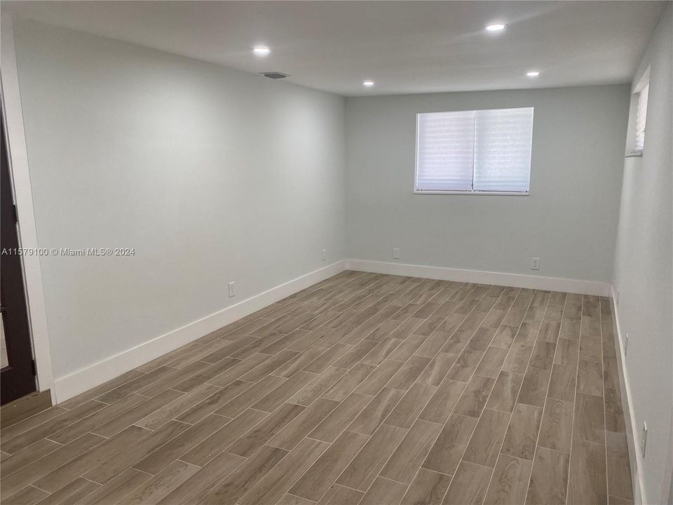 For Rent: $3,300 (3 beds, 2 baths, 1371 Square Feet)