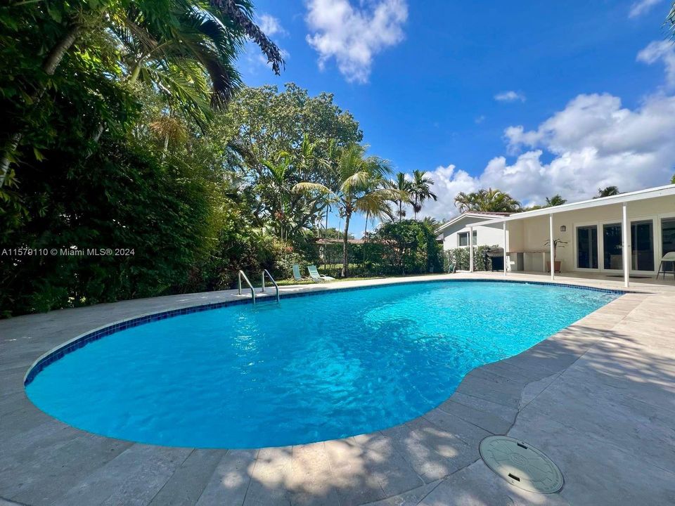 Recently Sold: $1,350,000 (3 beds, 2 baths, 2211 Square Feet)