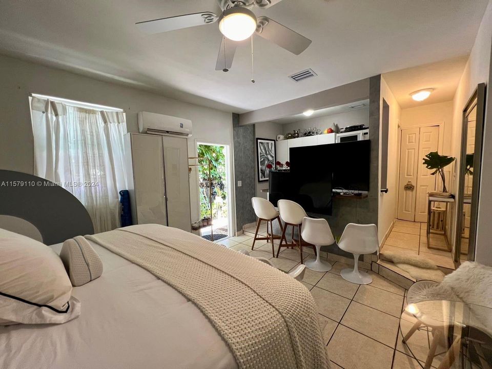 Active With Contract: $1,350,000 (3 beds, 2 baths, 2211 Square Feet)