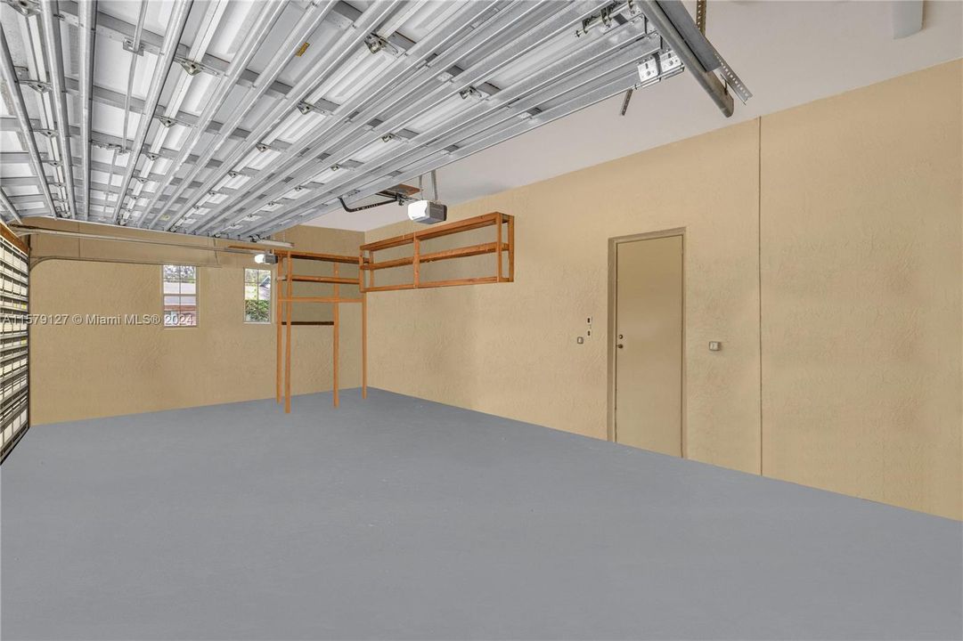 3 Gar Garage- Virtual Staging to remove items