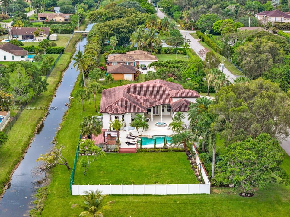 Recently Sold: $1,725,000 (4 beds, 3 baths, 3737 Square Feet)