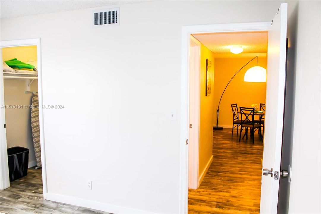 Active With Contract: $215,000 (2 beds, 2 baths, 1030 Square Feet)