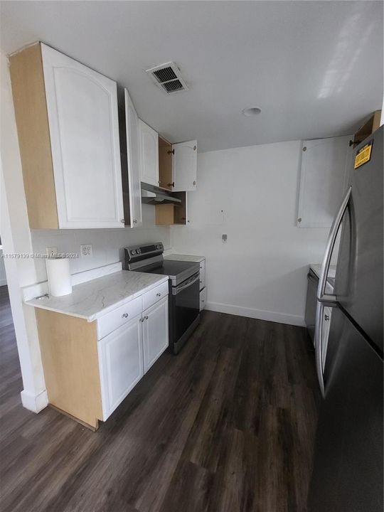 Recently Rented: $2,300 (2 beds, 1 baths, 984 Square Feet)