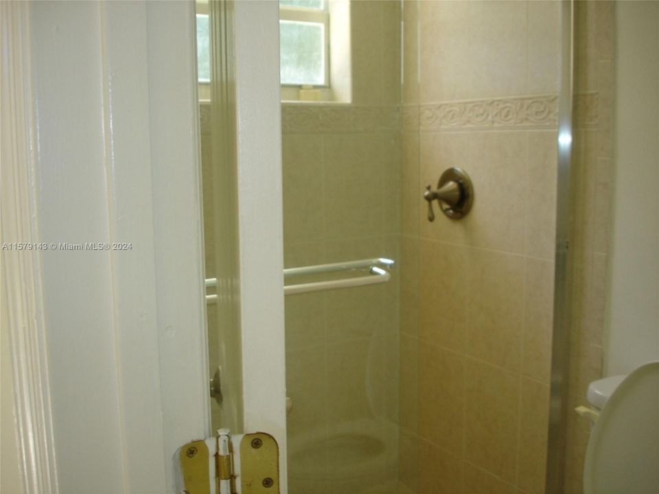 出租: $6,000 (4 贝兹, 3 浴室, 2010 平方英尺)