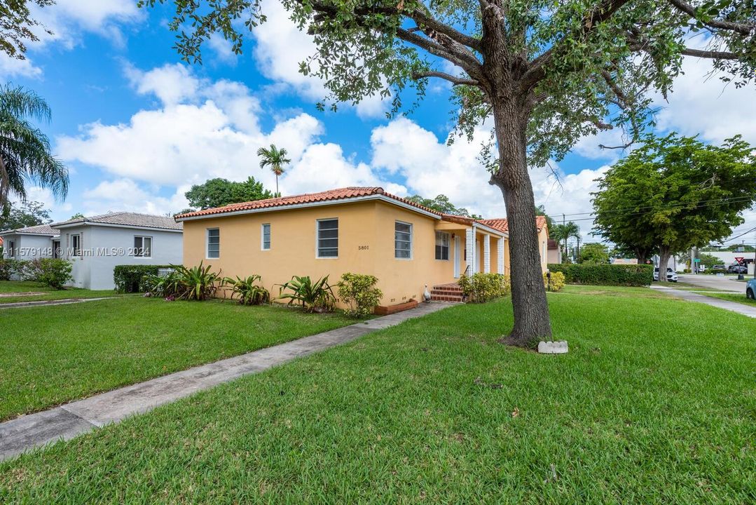 Recently Rented: $2,500 (2 beds, 1 baths, 600 Square Feet)