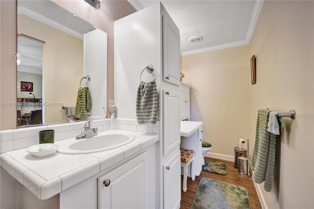 For Sale: $245,000 (2 beds, 2 baths, 1050 Square Feet)