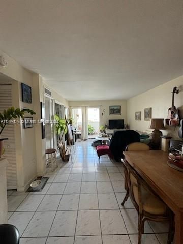 For Sale: $249,000 (1 beds, 1 baths, 648 Square Feet)