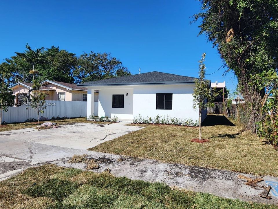 Active With Contract: $549,900 (4 beds, 2 baths, 1700 Square Feet)