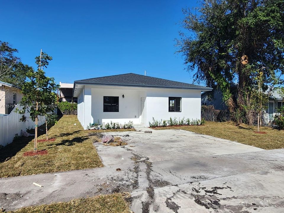 For Sale: $550,000 (4 beds, 2 baths, 1700 Square Feet)