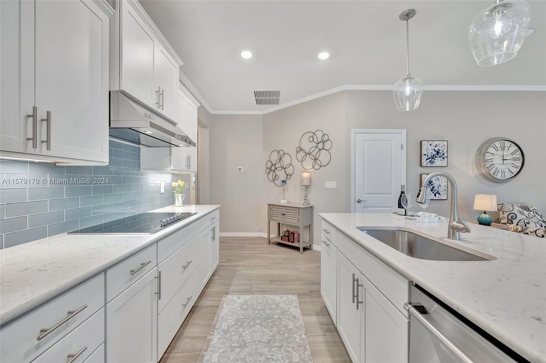 Active With Contract: $699,900 (3 beds, 2 baths, 1777 Square Feet)