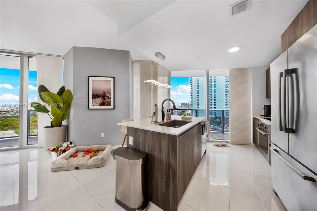 Active With Contract: $4,950 (2 beds, 2 baths, 1178 Square Feet)