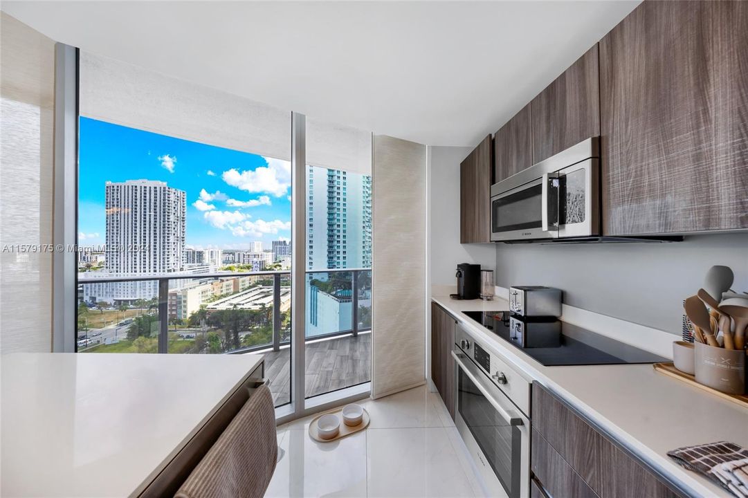 Active With Contract: $4,950 (2 beds, 2 baths, 1178 Square Feet)