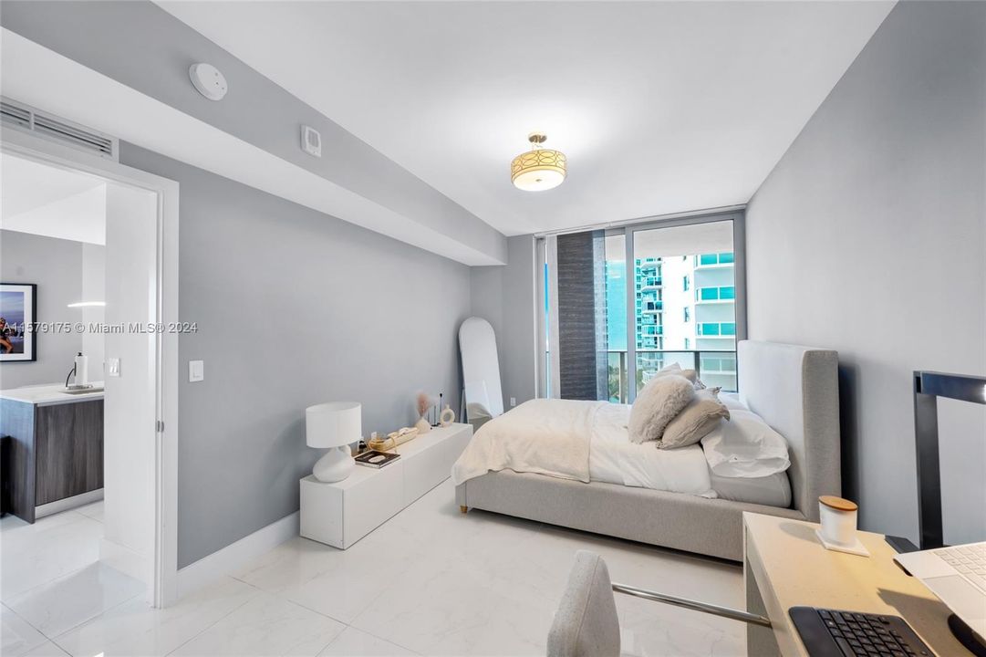 Active With Contract: $4,950 (2 beds, 2 baths, 1178 Square Feet)
