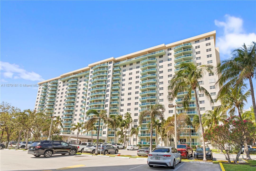 For Sale: $699,000 (2 beds, 2 baths, 1525 Square Feet)