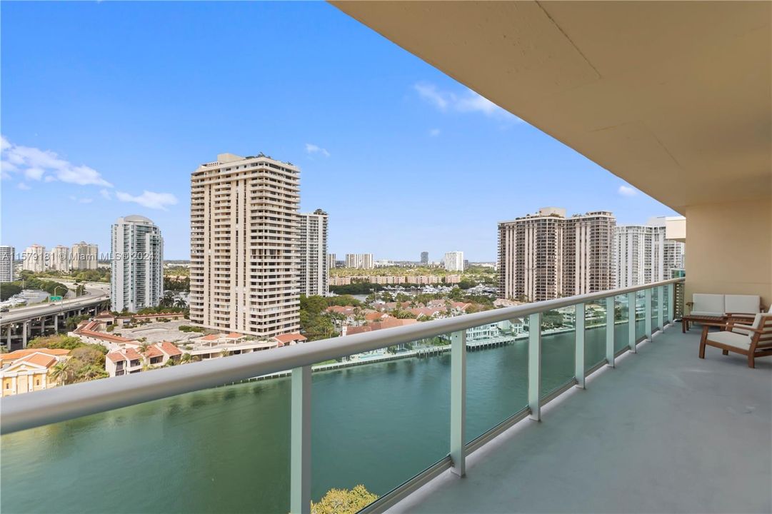 For Sale: $675,000 (2 beds, 2 baths, 1525 Square Feet)