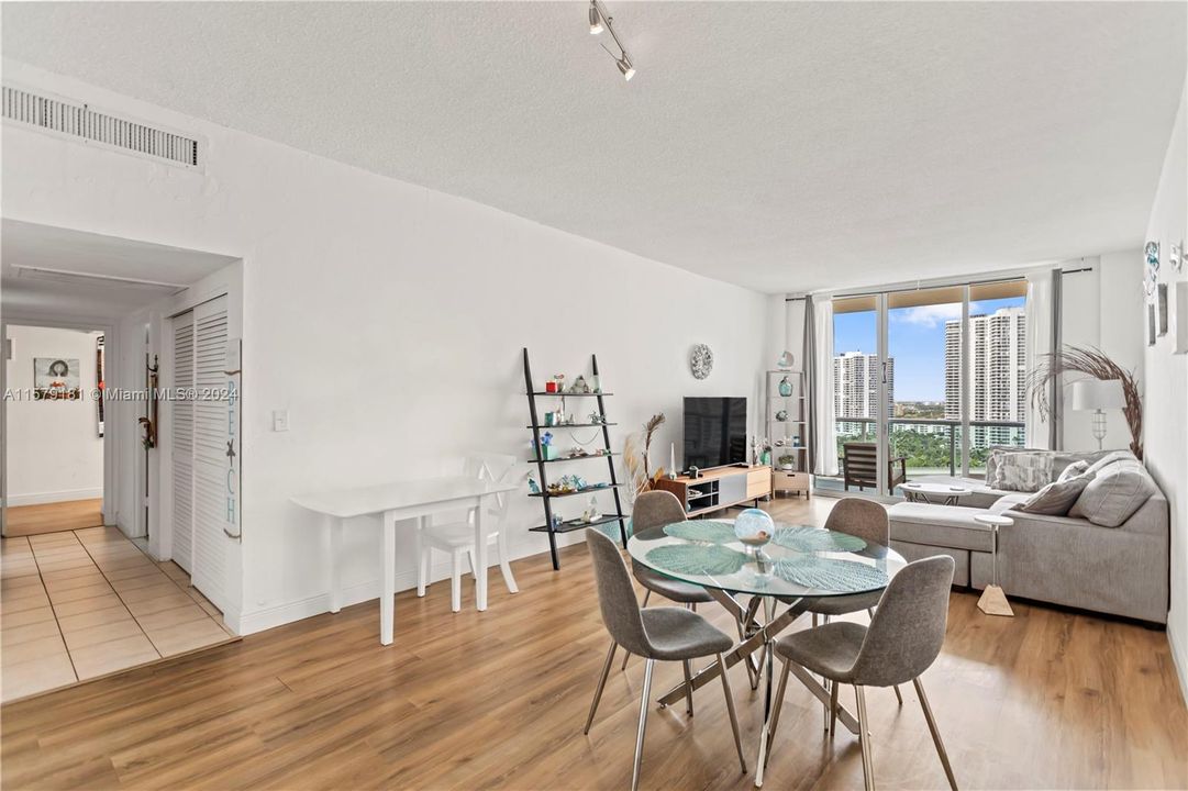 For Sale: $675,000 (2 beds, 2 baths, 1525 Square Feet)