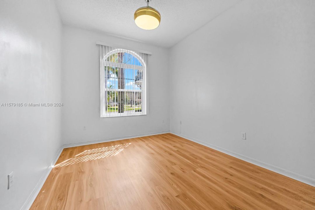 Active With Contract: $3,000 (3 beds, 2 baths, 1573 Square Feet)