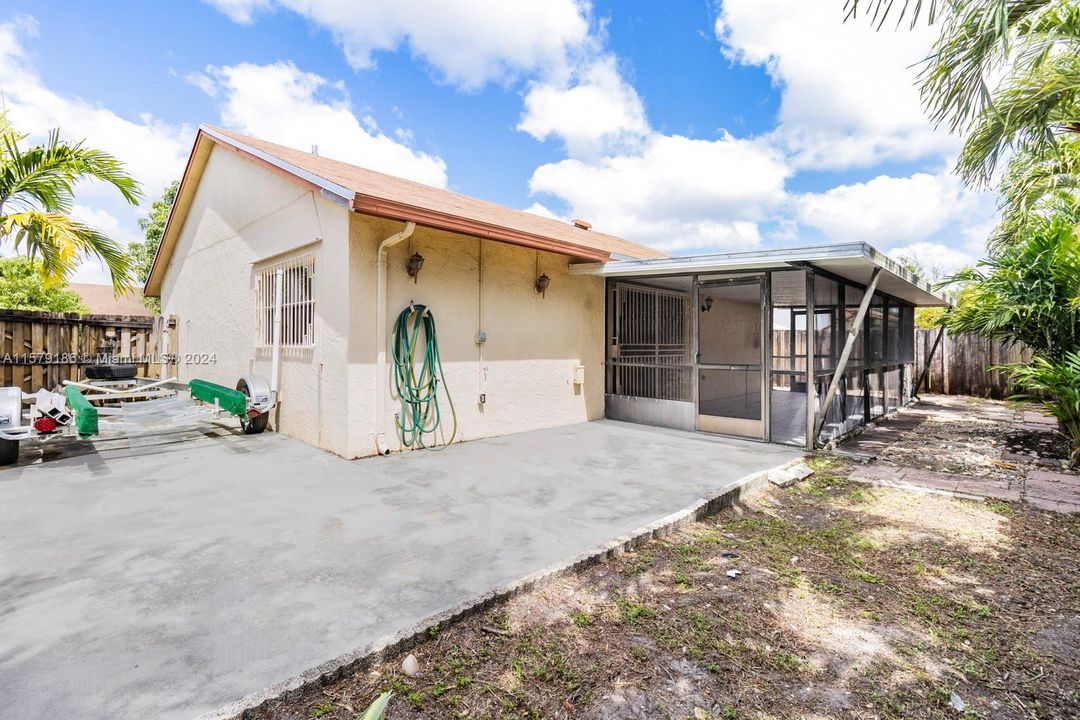 Active With Contract: $489,000 (3 beds, 2 baths, 1212 Square Feet)