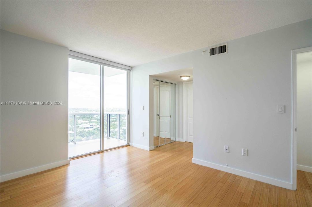 For Rent: $5,500 (2 beds, 2 baths, 1060 Square Feet)