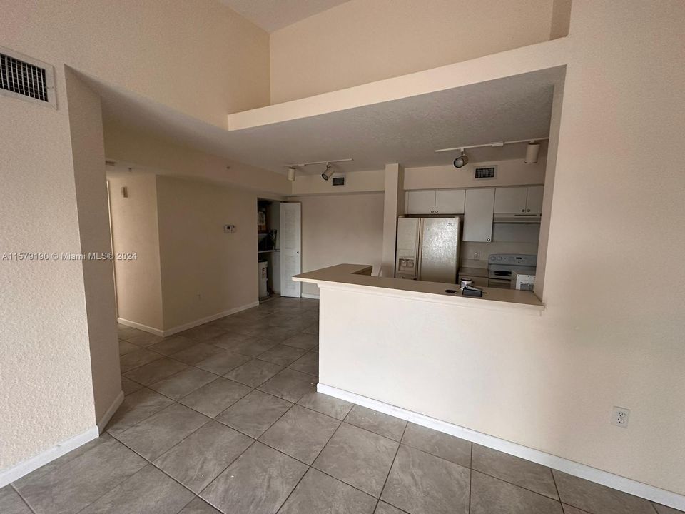 For Sale: $217,000 (2 beds, 2 baths, 895 Square Feet)