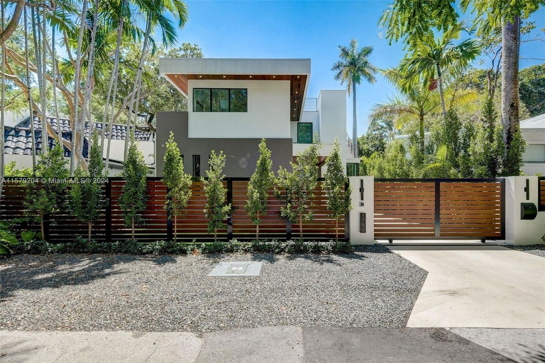 En Venta: $4,950,000 (5 camas, 4 baños, 3912 Pies cuadrados)