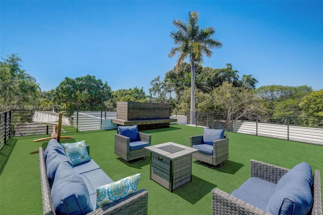 For Sale: $4,950,000 (5 beds, 4 baths, 3912 Square Feet)