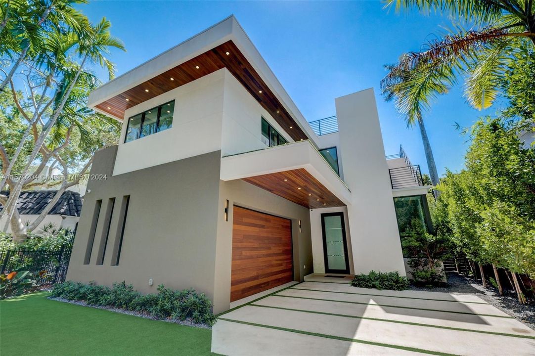 For Sale: $4,950,000 (5 beds, 4 baths, 3912 Square Feet)