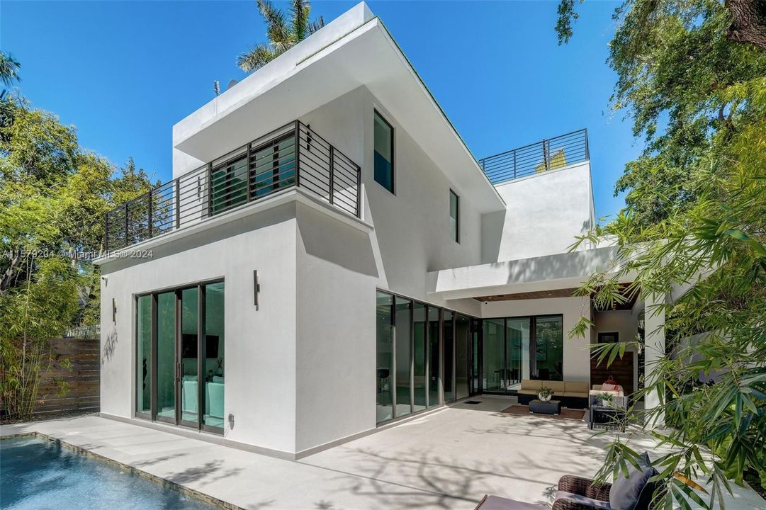 For Sale: $4,950,000 (5 beds, 4 baths, 3912 Square Feet)