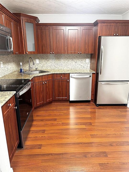 For Rent: $2,450 (2 beds, 2 baths, 1250 Square Feet)
