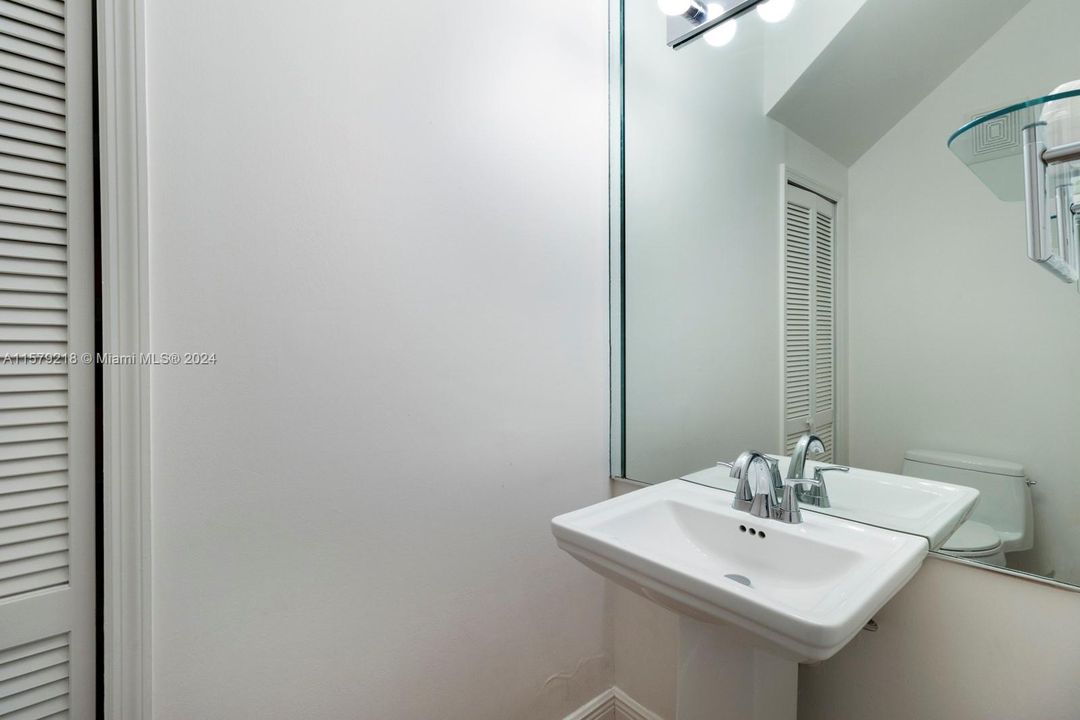 待售: $999,000 (3 贝兹, 2 浴室, 1892 平方英尺)