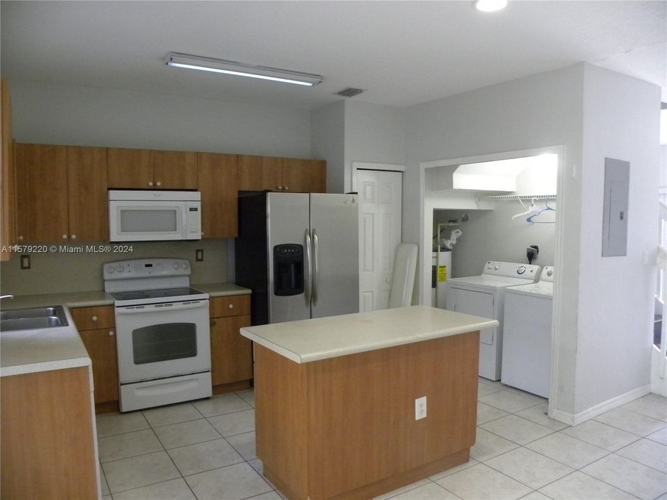 For Rent: $2,200 (2 beds, 2 baths, 1166 Square Feet)