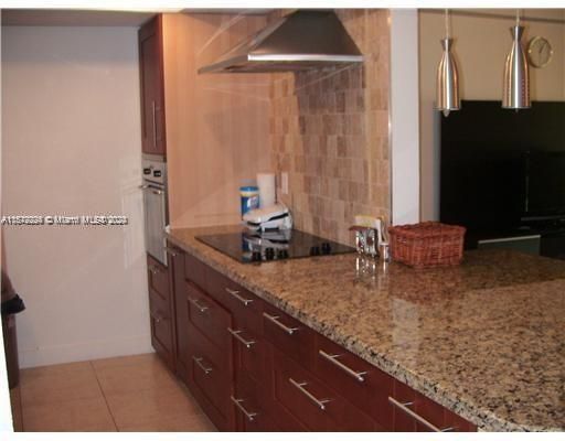 For Rent: $3,200 (3 beds, 2 baths, 1750 Square Feet)
