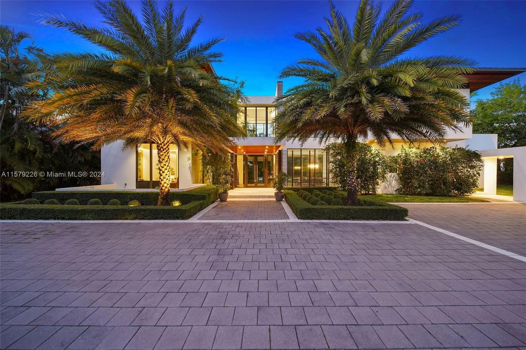 For Sale: $9,500,000 (7 beds, 7 baths, 8187 Square Feet)