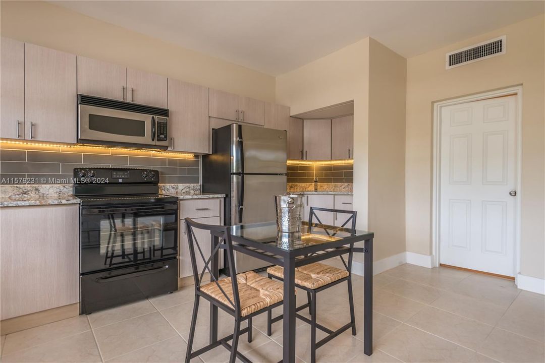 For Rent: $1,599 (1 beds, 1 baths, 464 Square Feet)