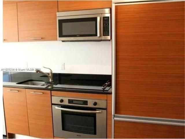 For Rent: $2,300 (0 beds, 1 baths, 567 Square Feet)