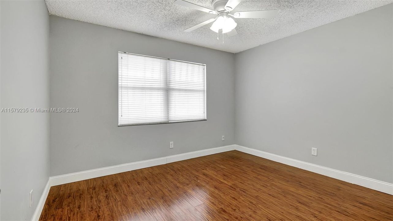 For Sale: $159,000 (2 beds, 2 baths, 950 Square Feet)
