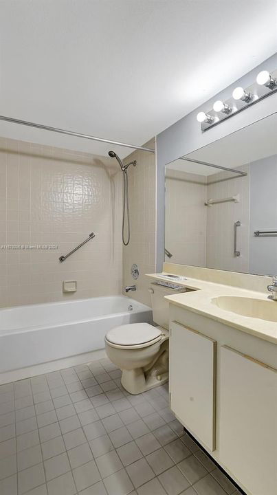 合同活跃: $159,000 (2 贝兹, 2 浴室, 950 平方英尺)